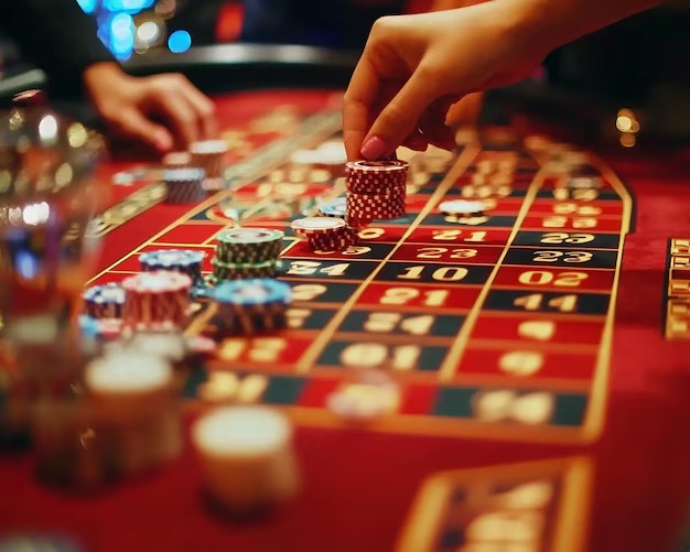 dingdongtogel 39723 mobile app showing deposit options and live-casino lobby on a smartphone