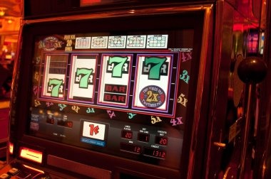 dingdongtogel 39723 app showing Counter-Strike 2 match feed alongside live blackjack table on split screen